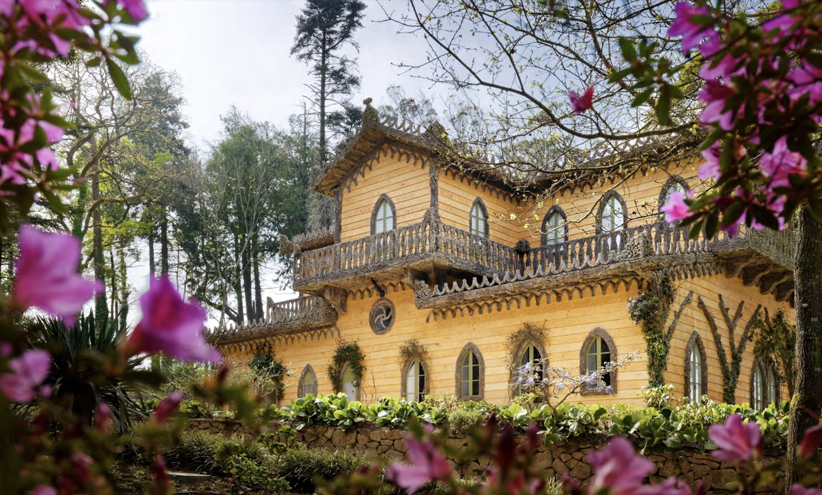 Garden of the Chalet of the Countess of Edla at Pena, a garden ceremony setting in Sintra