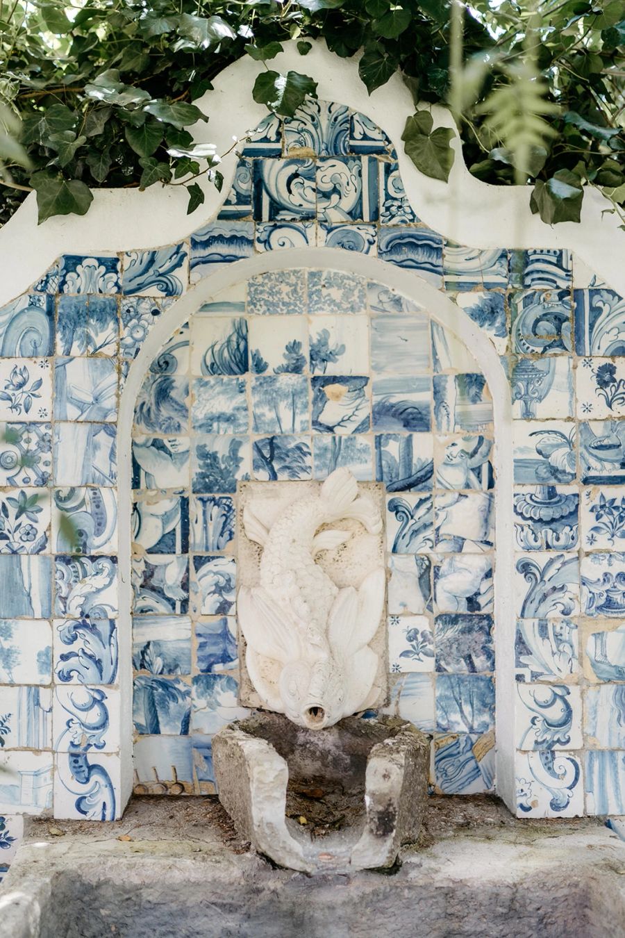 The azulejo fountain niche in the garden at Casa Sacoto near Lisbon