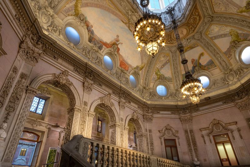 The Escadaria Nobre at Palácio da Bolsa, the granite arrival staircase for a wedding party's entrance.