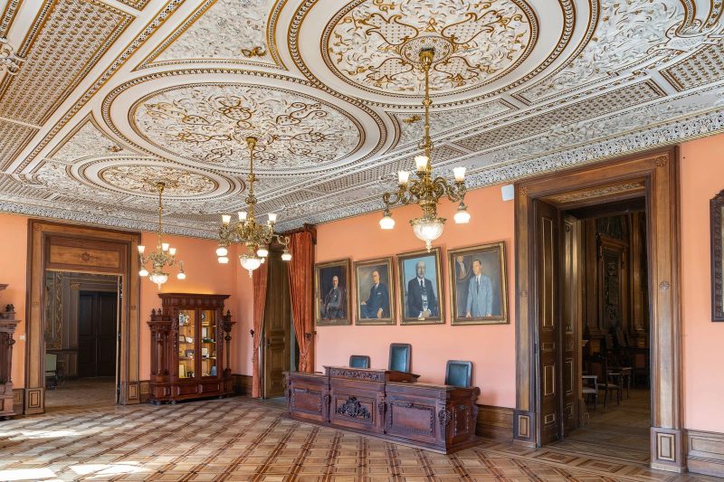 The Sala Dourada at Palácio da Bolsa arranged for an intimate wedding breakfast in Porto.