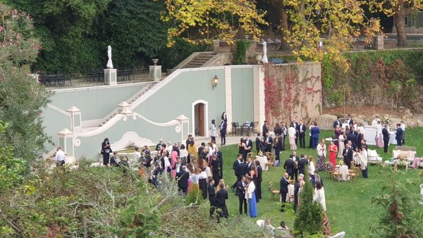 Garden party by the fountain wall on the Quinta da Bella Vista lawn